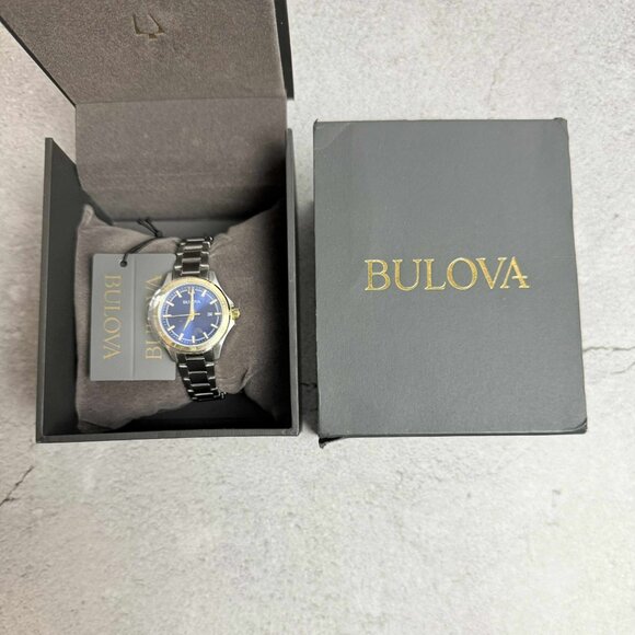 Bulova Women's Quartz Calendar Silver-Tone Calendar Watch 30MM 98M138 - Picture 2 of 6